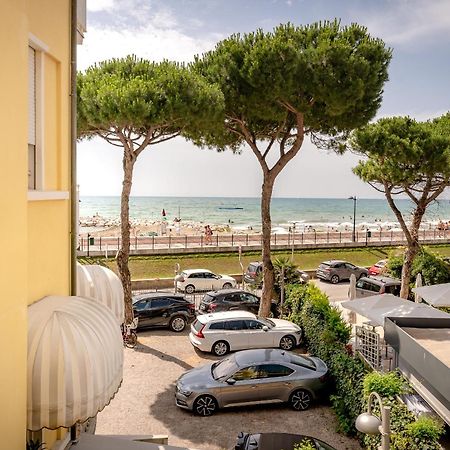 Hotel Le Lampare Каорле Экстерьер фото