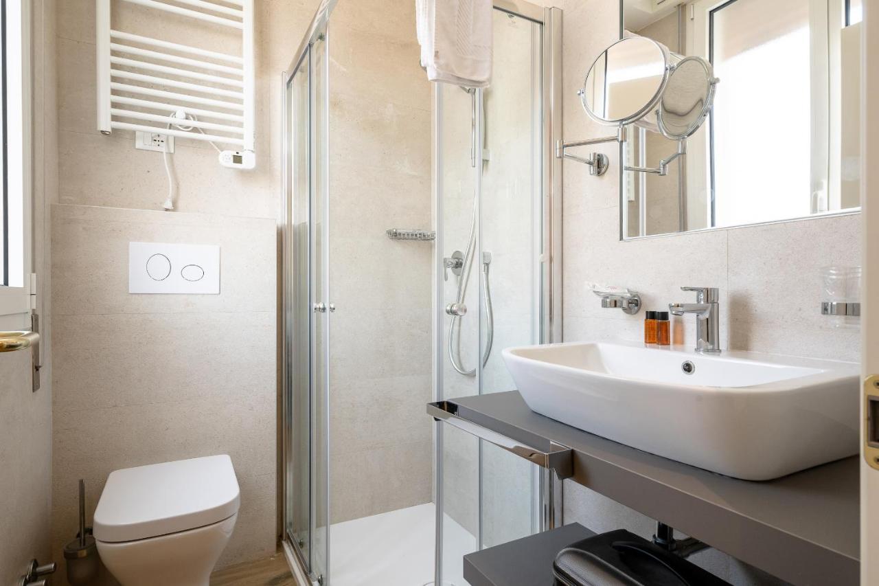 Hotel Le Lampare Каорле Экстерьер фото