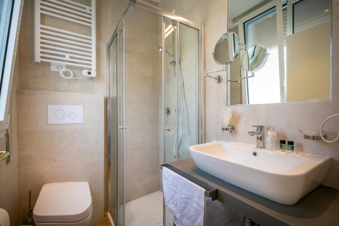 Hotel Le Lampare Каорле Экстерьер фото