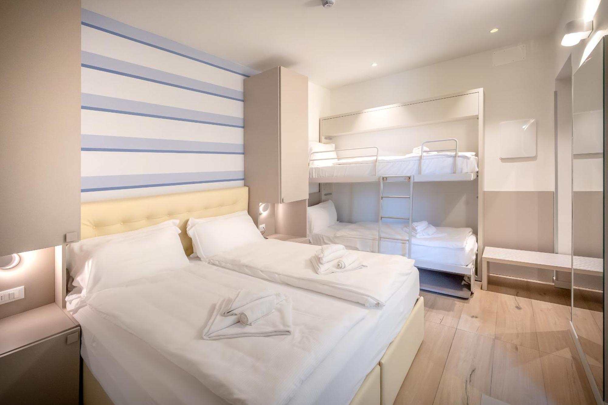 Hotel Le Lampare Каорле Экстерьер фото