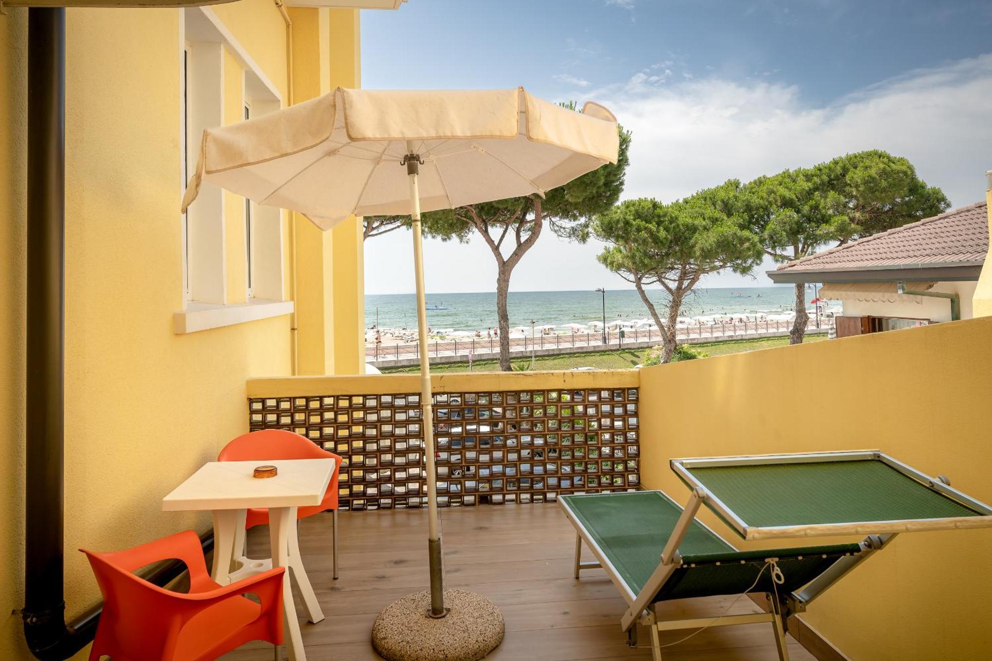 Hotel Le Lampare Каорле Экстерьер фото