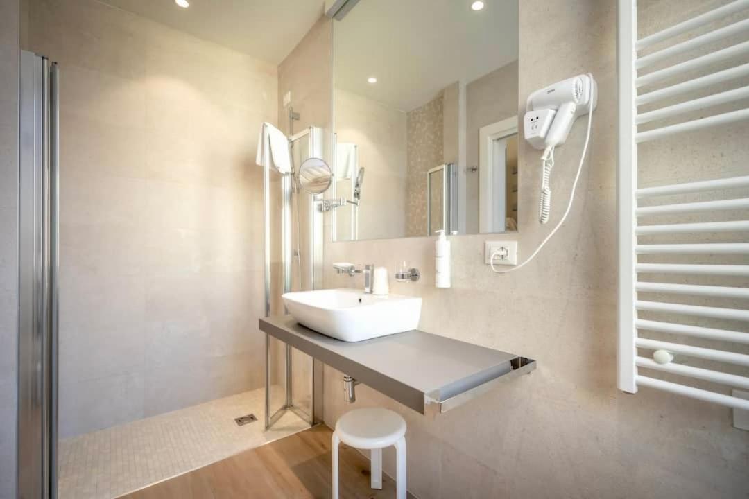 Hotel Le Lampare Каорле Экстерьер фото