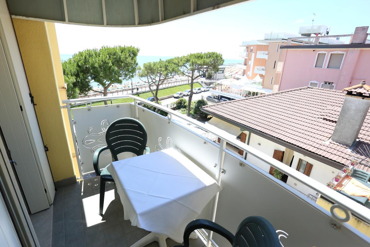 Hotel Le Lampare Каорле Экстерьер фото