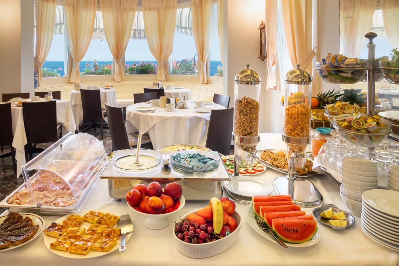 Hotel Le Lampare Каорле Экстерьер фото