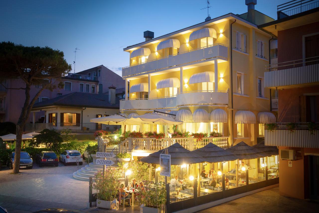 Hotel Le Lampare Каорле Экстерьер фото